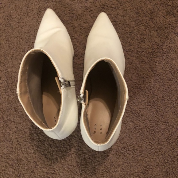 White zip up high heals - Picture 5 of 6